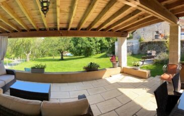 Les Rivieres Gites alfresco dining